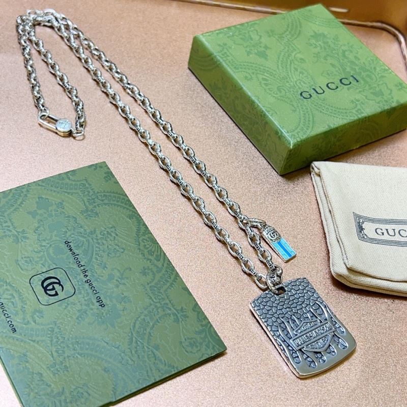 G*u*i necklaces
